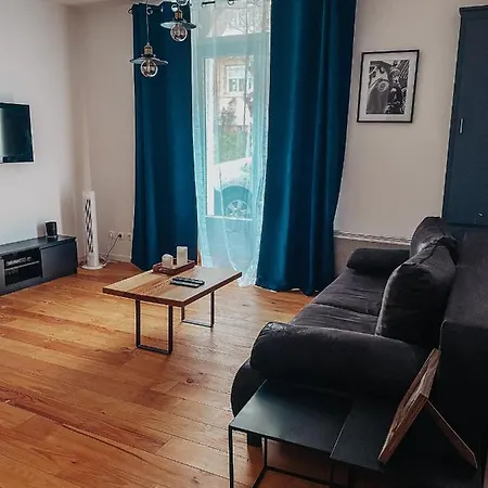 Superbe T2 Avec Cours Daire *